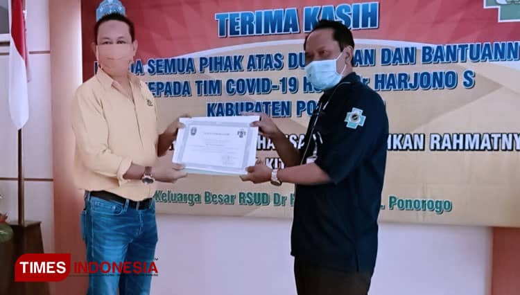 Partai Golkar Ponorogo Berikan Bantuan APD ke RSUD Dr Harjono