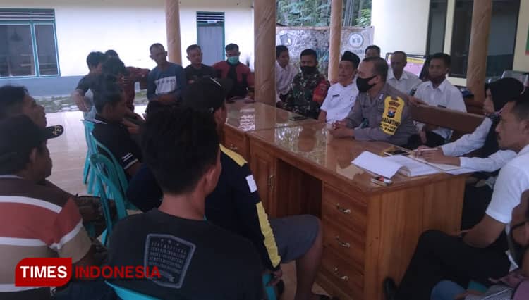 Diduga Selewengkan BLT Dana Desa, Kades Benelan Lor Banyuwangi Dilurug Warga