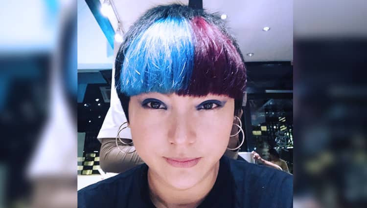 Artis ini Tampil Kece dengan Warna Rambut yang Ngejreng