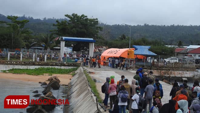 Kedatangan Gustu Provinsi Maluku Utara ke Taliabu Disambut Demo Warga