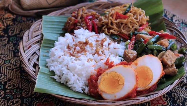 Nasi Jinggo, Another Balinese Fast Food with Extraordinary Taste