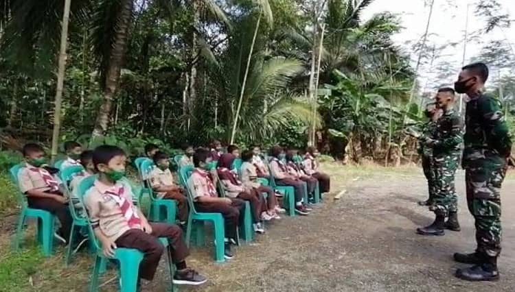Di Tempat Tugas, Prajurit Yonif 405 Surya Kusuma Tanamkan Cinta Tanah Air Sejak Dini