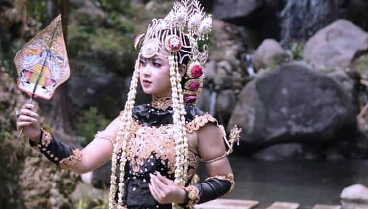 Melihat Indahnya Istana Batu Korsih Majalengka yang Instagramable