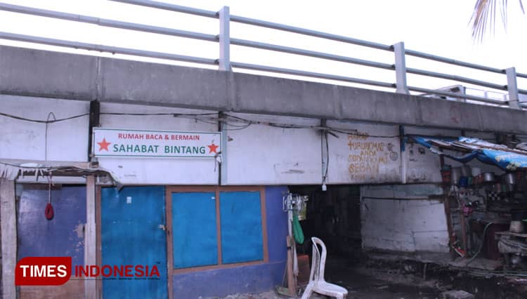 Blusukan ke Kampung 1001 Malam, Ini Wajah Pendidikan di Kolong Tol Dupak Surabaya