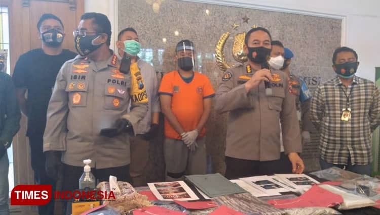 Gilang Fetish Kain Jarik Dijerat dengan Undang-Undang ITE
