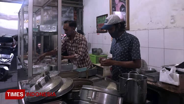 Menikmati Hangatnya Ronde Titoni yang Melegenda