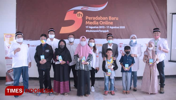 TIMES Peduli: Tak Lagi Nebeng HP, Sirojul Abidin Lebih Fokus Belajar Daring