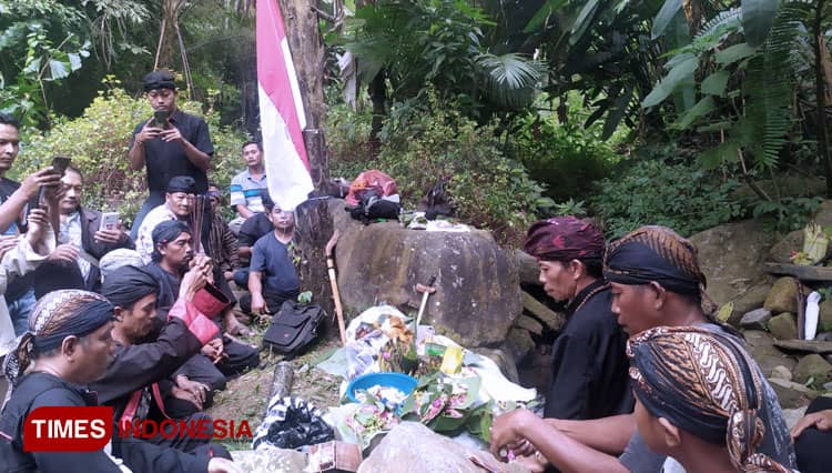 Lestarikan Budaya, Masyarakat di Jombang Lakukan Tradisi Mensucikan Diri di Bulan Suro