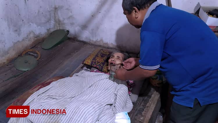 Menderita Penyakit ALS, Ibu dan Anak di Jombang Butuh Pertolongan