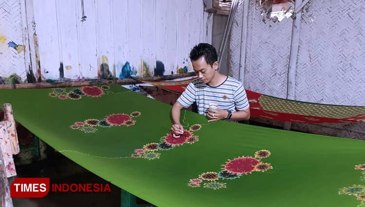 Desain Batik Pemuda Bondowoso Ini Diminati Artis Hingga Pejabat Ibu Kota