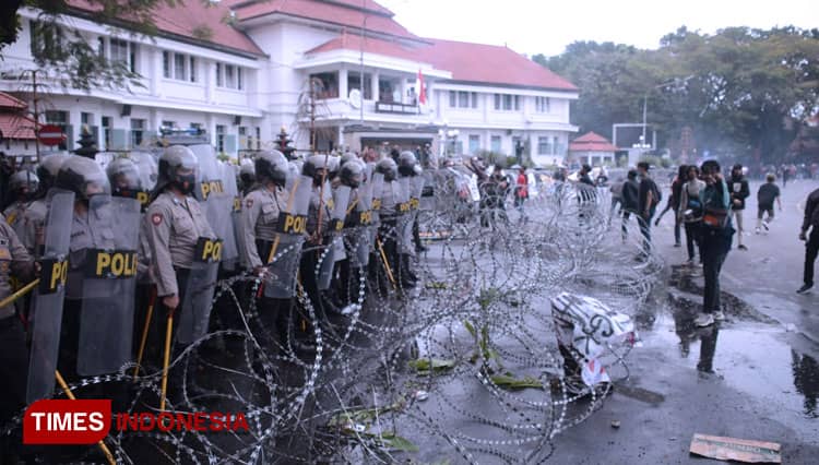 Demo Tolak Omnibus Law di Kota Malang Ricuh