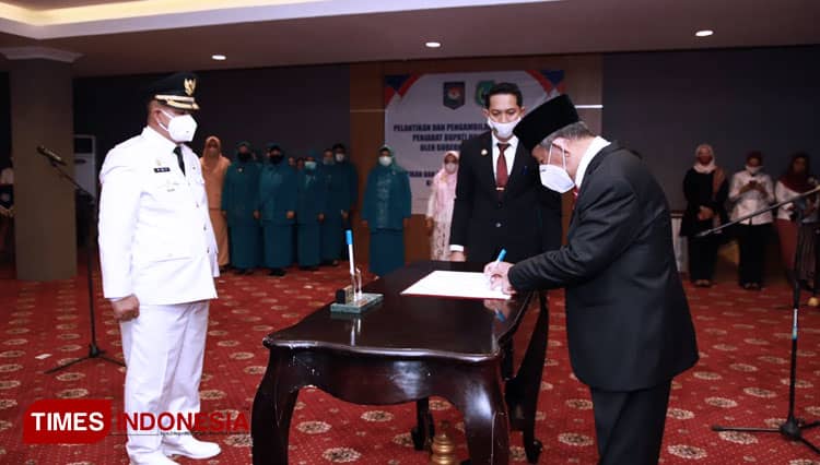 Gubernur Abdul Gani Kasuba Lantik Ali Fataruba Sebagai Pj Bupati Halmahera Timur