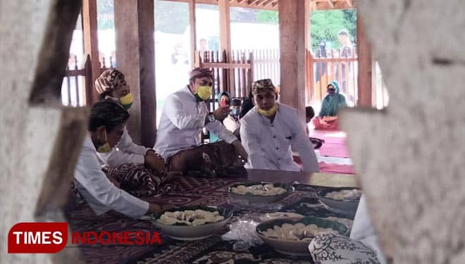Tradisi Tawurji dan Ngapem di Keraton Kanoman Cirebon di Tengah Pandemi Covid-19
