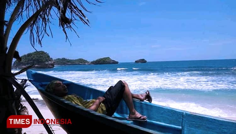 Menyusuri Pantai Peh Pulo, Raja Ampat-nya Blitar