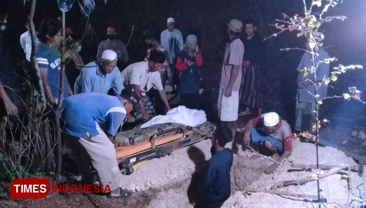 Proses Pemakaman Jenazah Cucu Penganut Syiah Ditolak Warga