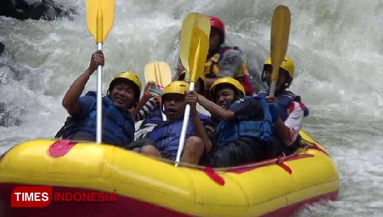 Yuk, Jajal Arung Jeram di Derasnya Air Sungai Eksotis Pekalen Rafting Probolinggo