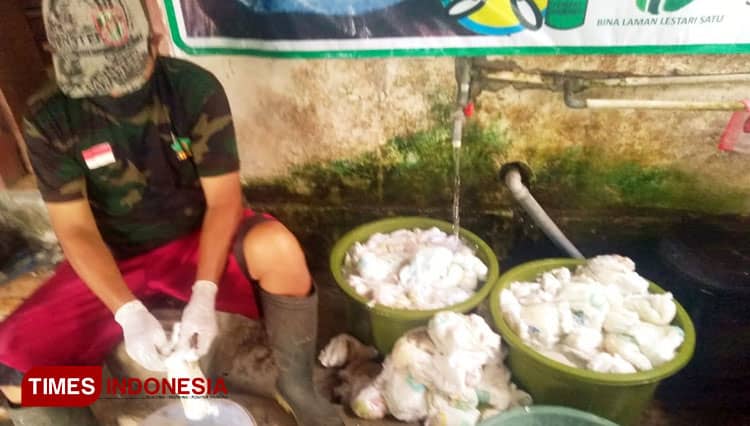 Warga Lumajang Sulap Limbah Popok Bayi Jadi Barang Bernilai Rupiah
