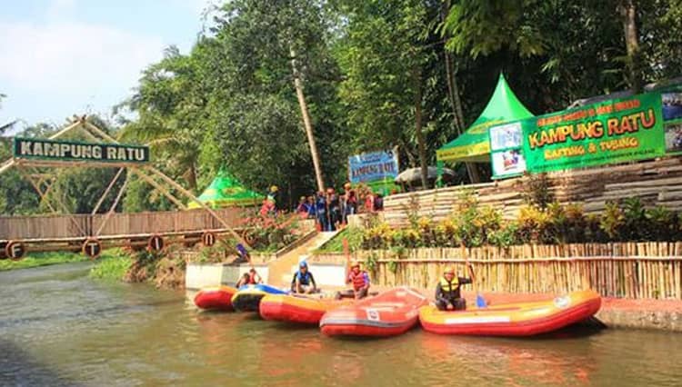 Serunya Rafting di Wisata Kampung Ratu Desa Wisata Bayem