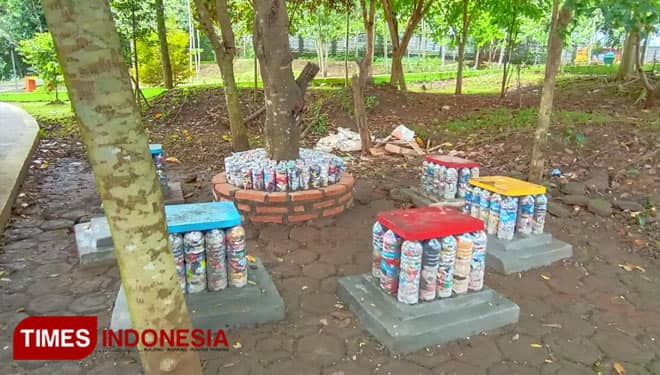 Kreasi Ecobrik Percantik Taman Hutan Kota Ciamis