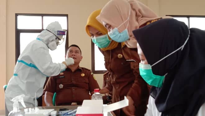 Dua Orang Positif Covid-19, 84 Staf Kejari Kabupaten Malang Lakukan Swab Test