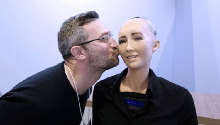 Temani Manusia Hapus Kesepian, Robot Sophia Akan Diproduksi Massal
