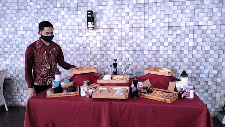 Topaz Sky & Bar Luncurkan Cake Baru di Ayola Sunrise Hotel Mojokerto