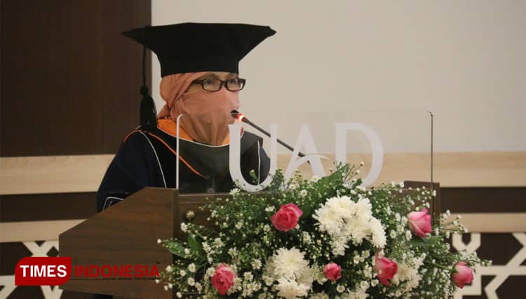 Prof Any Guntarti Dikukuhkan sebagai Guru Besar Ilmu Kimia Farmasi UAD