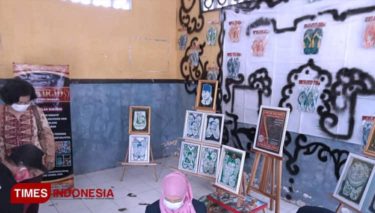 Tekuni Seni Sandal Jepit Ukir, Pria Asal Jombang Ini Tembus Pasar Mancanegara