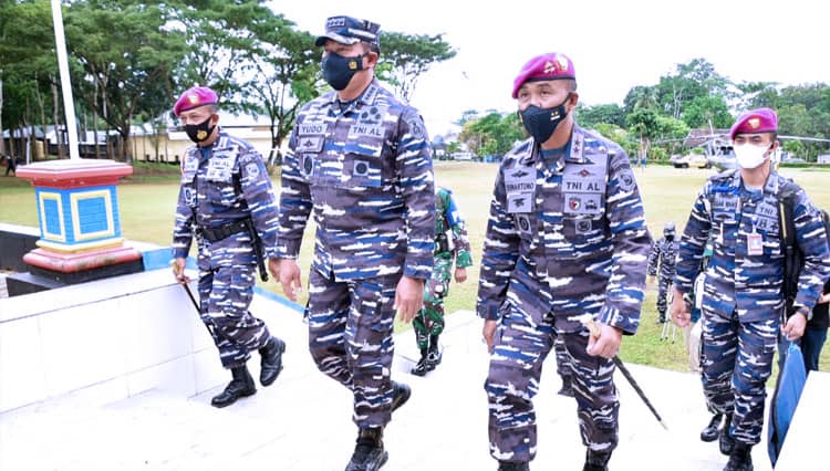 Kunjungi Puslatpur Marinir Purboyo, KASAL: Ombak Besar Tempat Prajurit