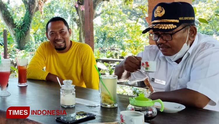 Secangkir Kopi De Djawatan dan Nostalgia Perjalanan Hidup Wabup Sugirah