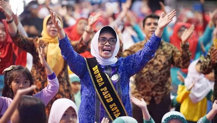 Penuh Prestasi, Terima Kasih Bunda Neni Moerniaeni