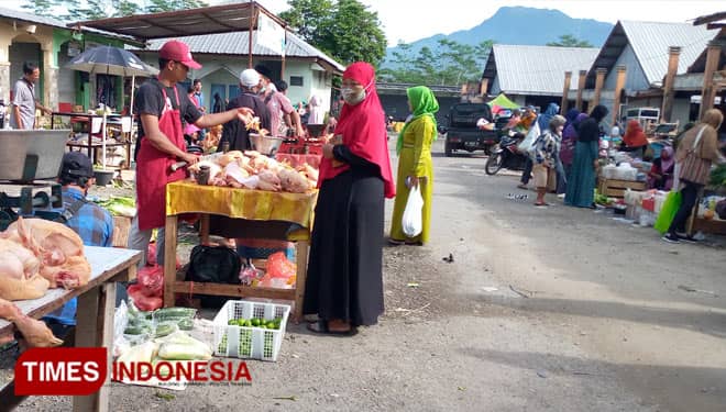Lapak Sayur di Pasar Salak Banjarnegara Mulai Ramai