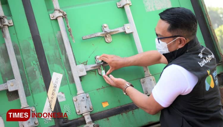 Ridwan Kamil Lepas Ekspor 20 Ton Teh ke Uni Emirat Arab