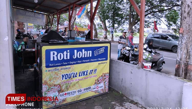 Cocok Bersama Teh atau Kopi, Kudapan Enak Roti John Hadir di Kota Mojokerto