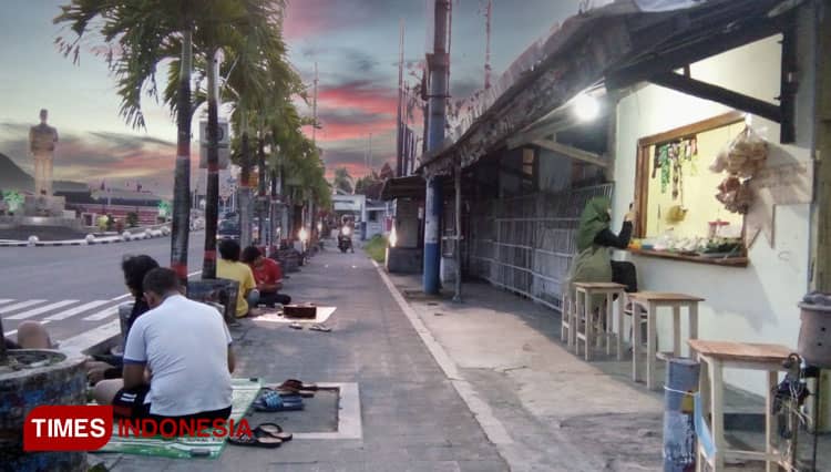 Ada Spot Sunset Indah di Angkringan Kota Blitar