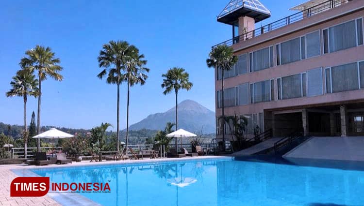 Beryoga di Hotel Royal Senyiur, Rasakan Ketenangan dan Kesegaran di Atas Puncak Prigen