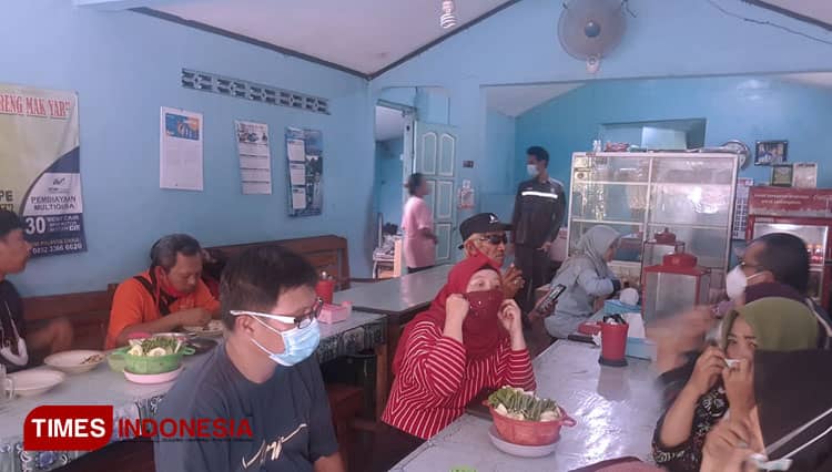 Warung Mak Yar Ngawi, Spesialis Ayam Goreng Jawa