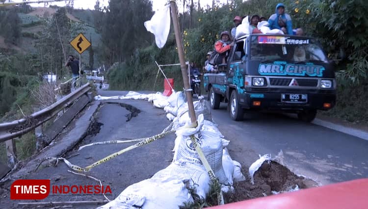 Jalur Longsor Menuju Wisata Bromo Belum Diperbaiki