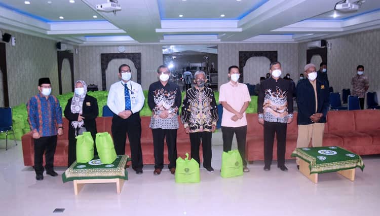Masjid Islamic Center UAD Salurkan 1000 Paket Sembako untuk Dhuafa Seputar Yogyakarta