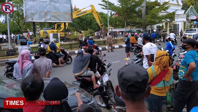 Tembok Alun-Alun Indramayu Dibongkar, Masyarakat Bersorak Senang