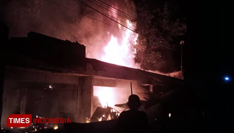 Pasar Cigasong Majalengka Terbakar, Sejumlah Kios Hangus Dilalap Api