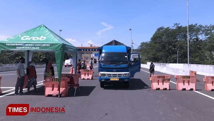 Penyekatan di Exit Tol Madyopuro Kembali Diperpanjang hingga 31 Mei