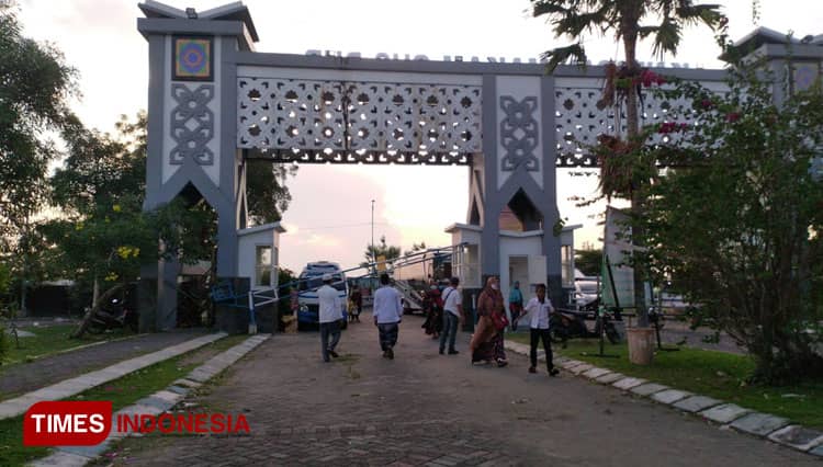 Makam Gus Dur Ditutup, Para Peziarah Masih Nekat Berdatangan