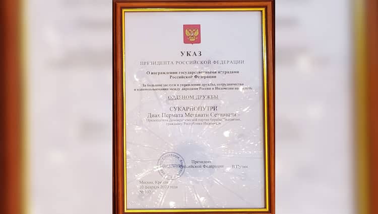 Teringat Sang Ayah, Megawati Terlecut Haru saat Terima Penghargaan dari Rusia