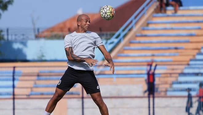 Sempat Tertunda, Ivan Carlos Akhirnya Terbang ke Indonesia untuk Gabung Persela