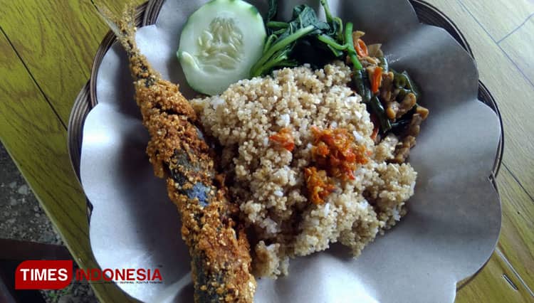 Nasi Tiwul Iwak Laut Mbok Nom, Kuliner Khas Pacitan Serba 10 Ribu