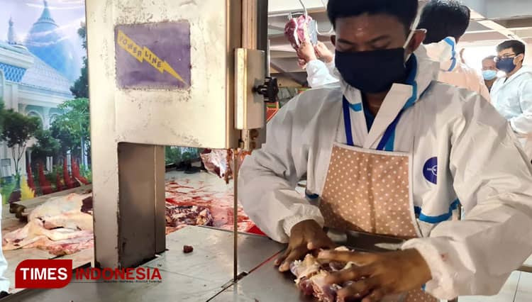 Masjid Al-Akbar Surabaya Sembelih Hewan Kurban di H+1 Idul Adha
