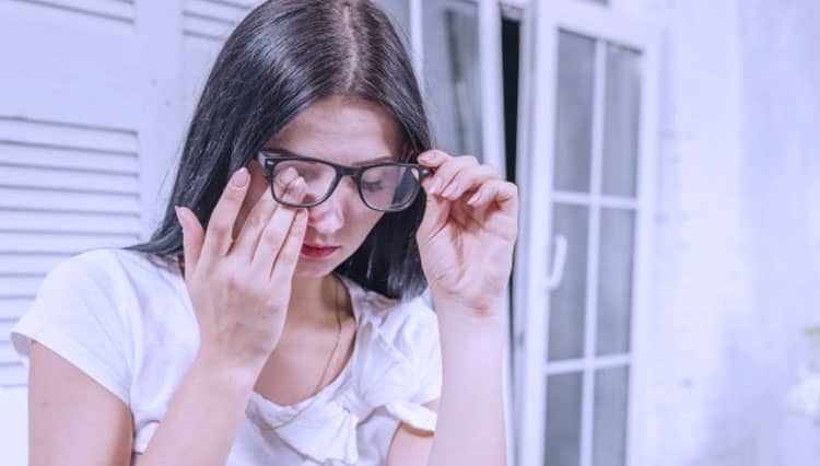 Tips Mengatasi Mata Kering dengan Makanan Sehat