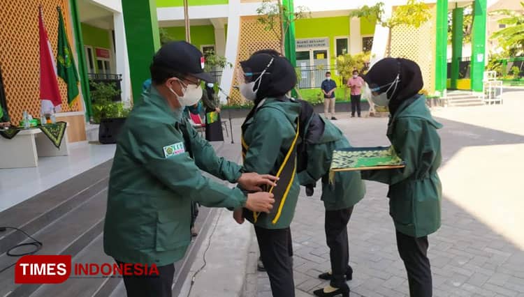 Lepas Seribu Lebih Mahasiswa KKN, Rektor Unisla Ingin Mahasiswa Beri Kontribusi untuk Desa