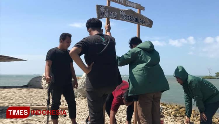 KKN Merdeka Unisla 2021 Kembangkan Wisata Pulau Pengkolan